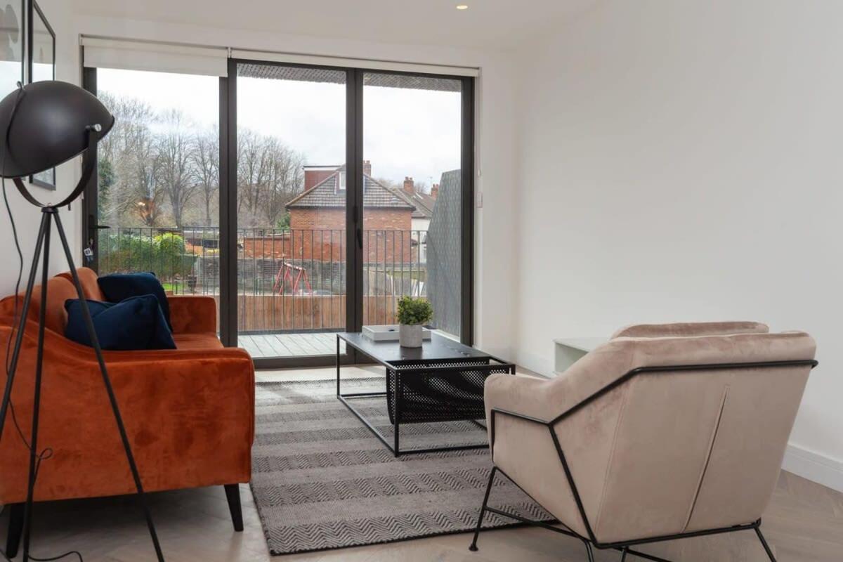 Modern 2 Bedroom Apartment In Wimbledon London Exterior foto