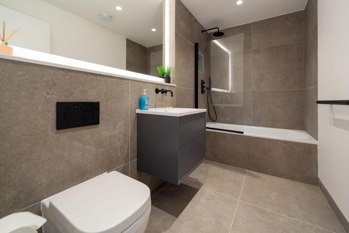 Modern 2 Bedroom Apartment In Wimbledon London Exterior foto