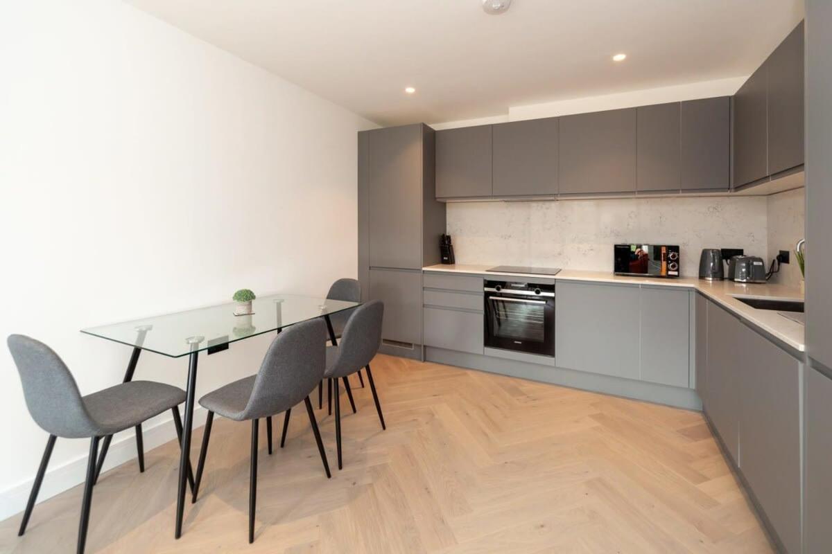 Modern 2 Bedroom Apartment In Wimbledon London Exterior foto
